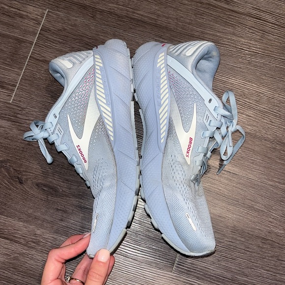 Brooks Adrenaline GTS 22 - Picture 3 of 10